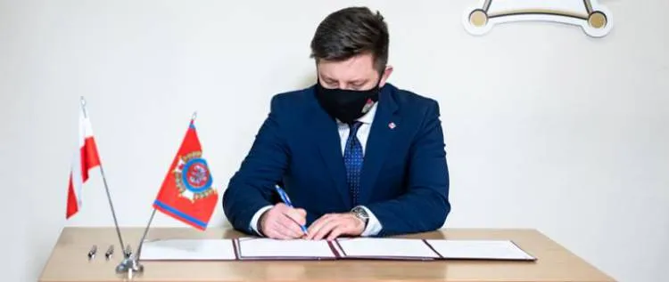 Rząd oraz przedstawiciele państwowej i ochotniczej straży pożarnej podejmują współpracę w realizacji Narodowego Programu Szczepień Przeciw COVID-19