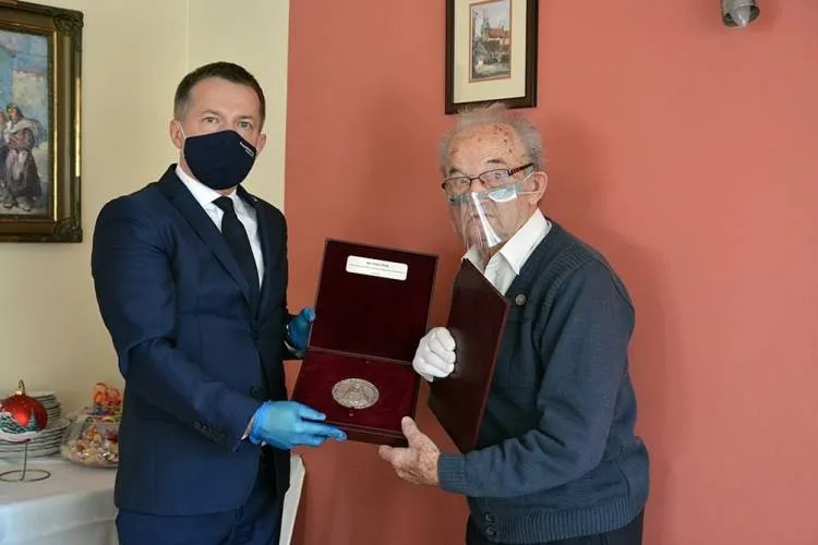 Żołnierz Wyklęty z Sądecczyzny - Kapitan Stefan Kulig odznaczony srebrnym medalem honorowym za zasługi dla Województwa Małopolskiego