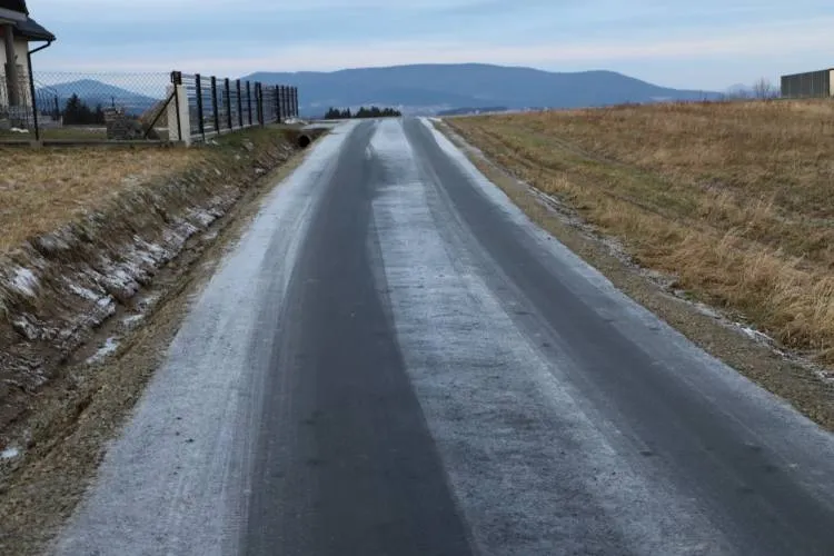 Gmina Limanowa: Kolejne wyremontowane odcinki dróg odebrane