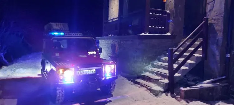 Goprowcy pospieszyli z pomocą trójce wychłodzonych turystów