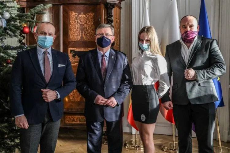 Marszałek Witold Kozłowski spotkał się z przedstawicielami UKS Evan Nowy Sącz