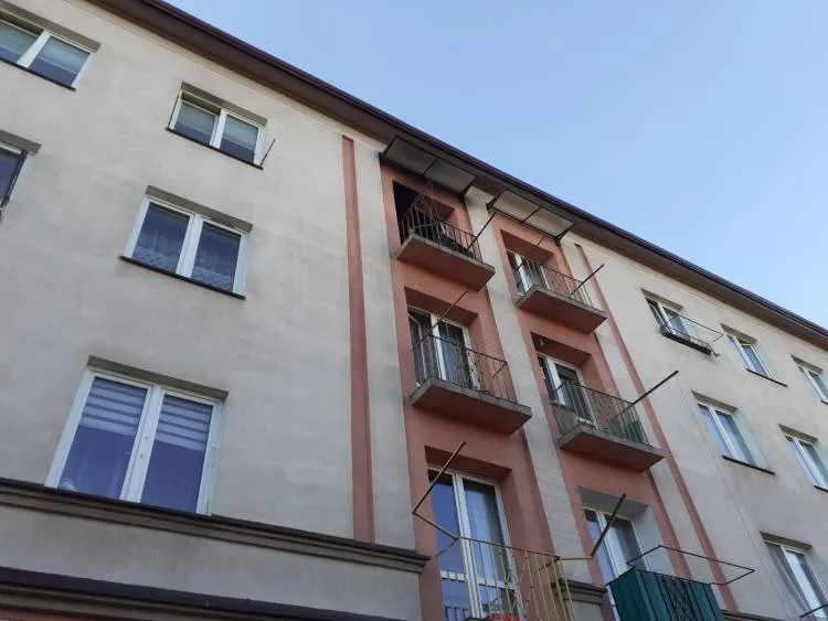 Pożar w mieszkaniu na Al. Batorego. Strażacy ewakuowali jedną osobę