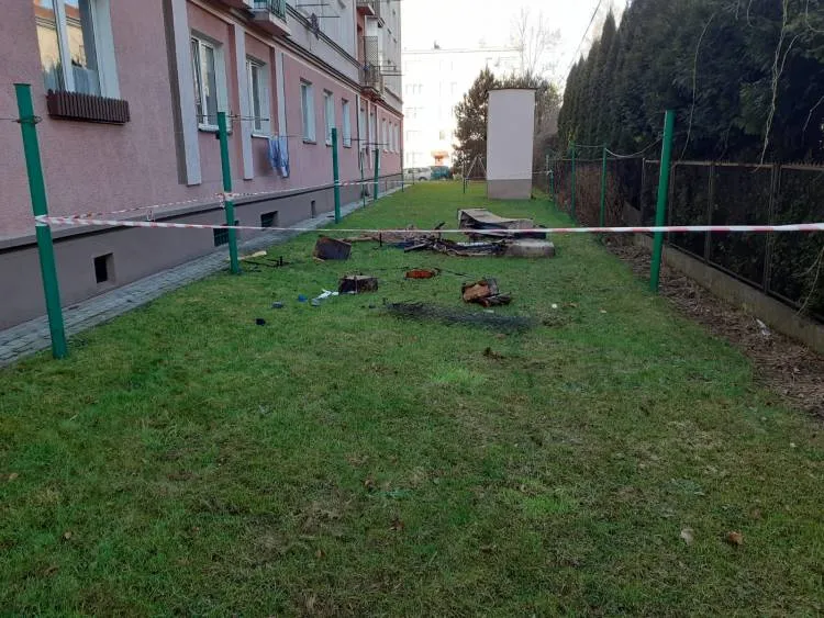 Pożar w mieszkaniu na Al. Batorego. Strażacy ewakuowali jedną osobę