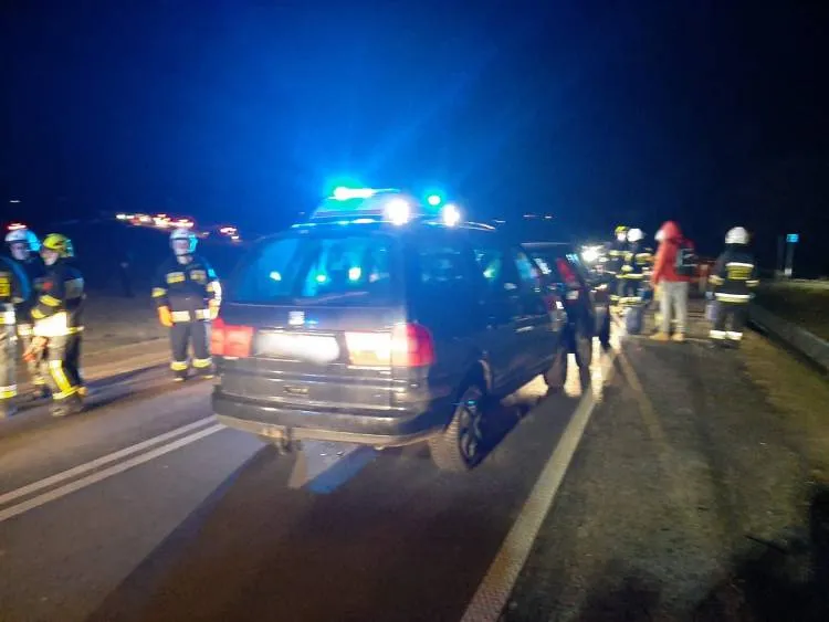 Wypadek w Ptaszkowej. 10 uczestników zdarzenia. Dwie poszkodowane osoby trafiły do szpitala