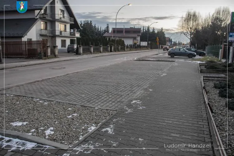 Trwa remont chodnika i zatoki parkingowej przy ul. Barbackiego
