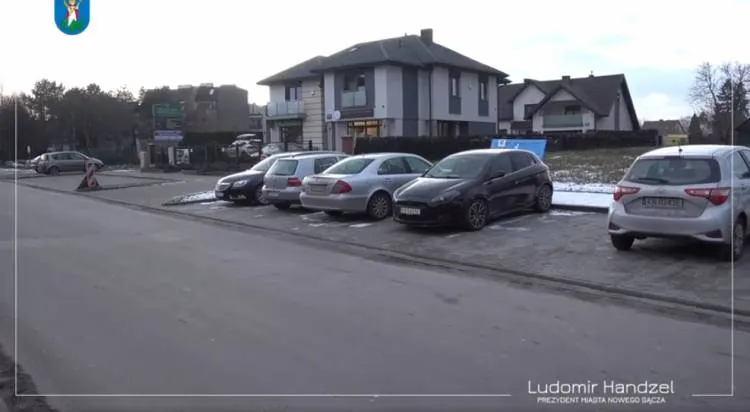 Trwa remont chodnika i zatoki parkingowej przy ul. Barbackiego Nowy Sącz