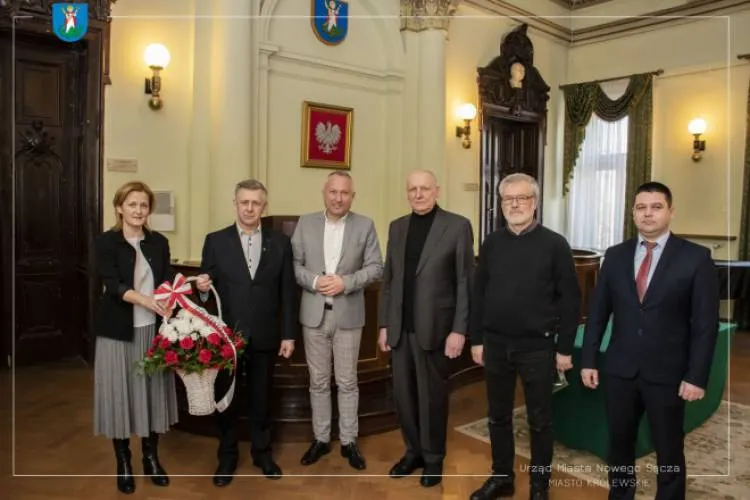 Władze Miasta oraz przedstawiciele NSZZ Solidarność upamiętnili 40. rocznicę zakończenia strajku w nowosądeckim ratuszu