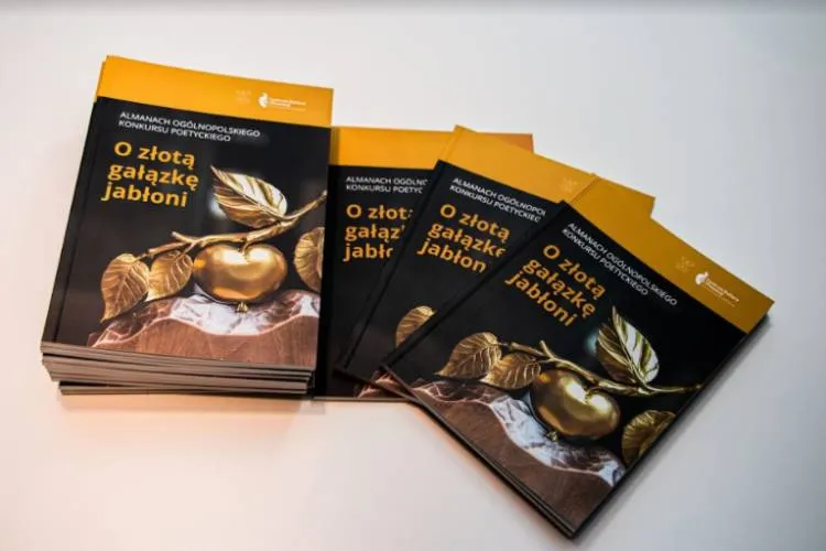 Centrum Kultury i Promocji Gminy Łososina Dolna wydało Almanach Ogólnopolskiego Konkursu Poetyckiego " O złotą gałązkę jabłoni "