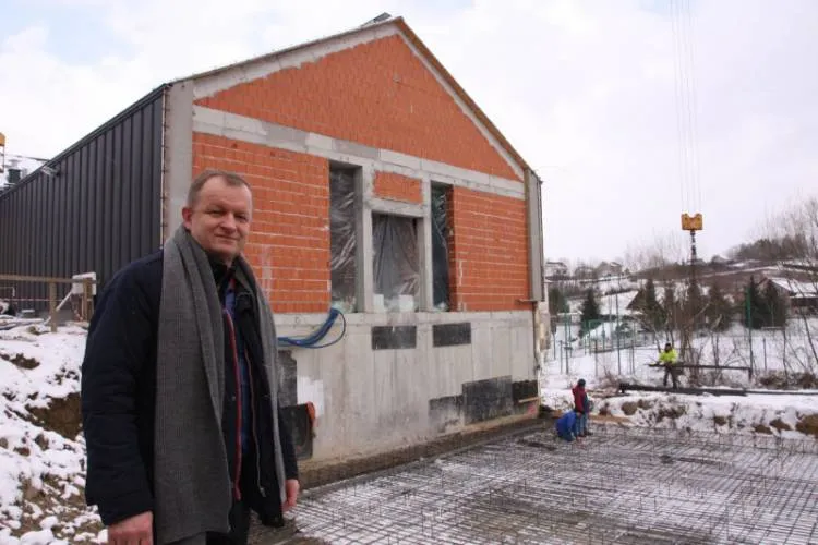 Trwają prace przy budowie basenu w Korzennej