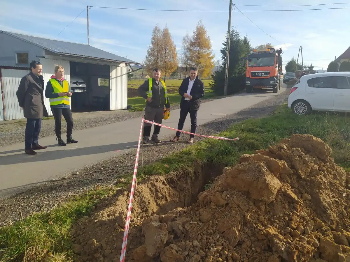 Trwa modernizacja oświetlenia drogowego w miejscowości Mystków