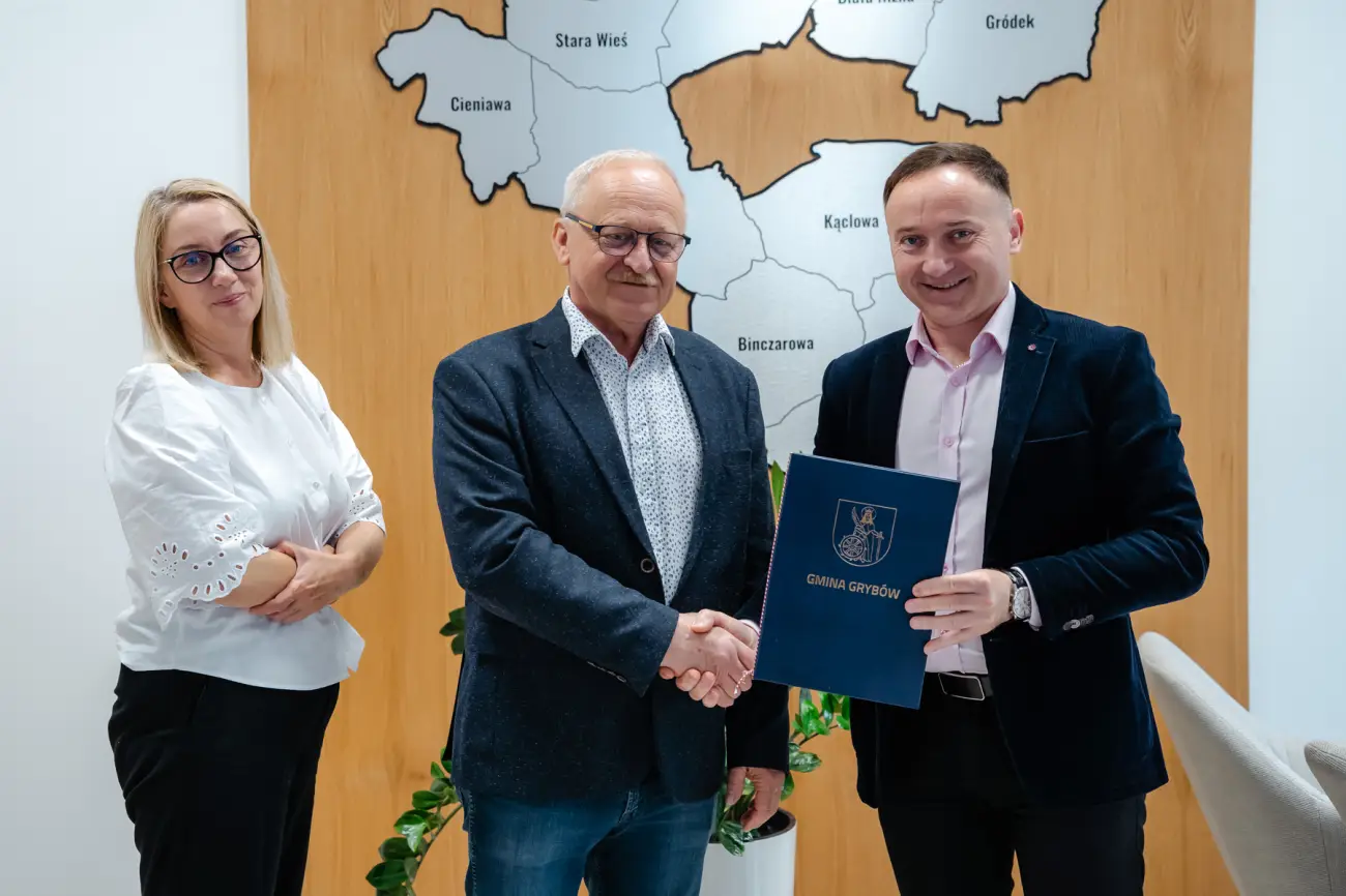 Ponad 188 tys. zł na drogę w Białej Niżnej. Gmina podpisała umowę