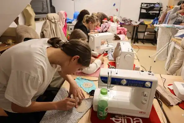 Szycie z pasją i ekologią. Warsztaty 'Zielona Nitka' w Łososinie Dolnej