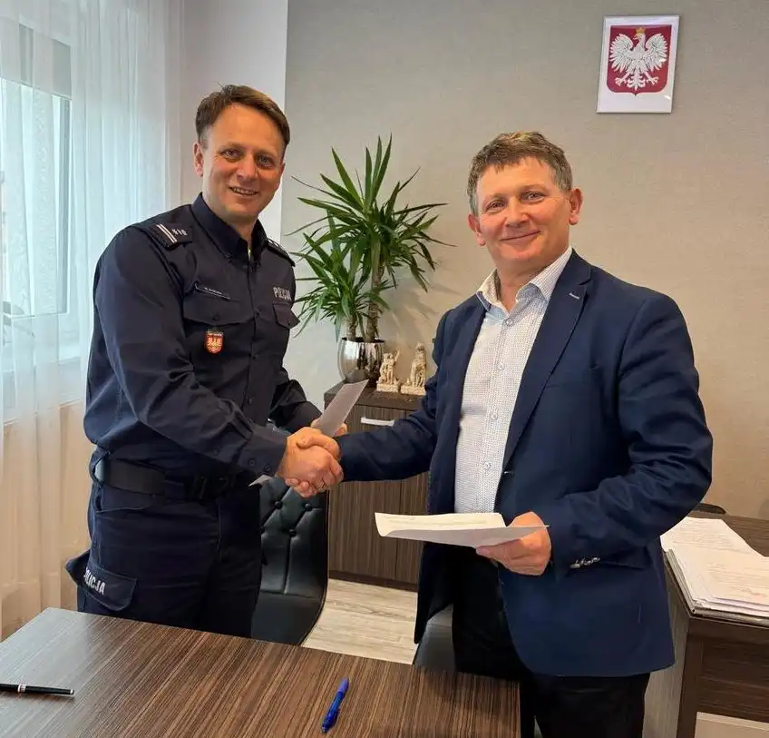 Dodatkowe patrole w Gminie Niedźwiedź. Porozumienie policji z samorządem