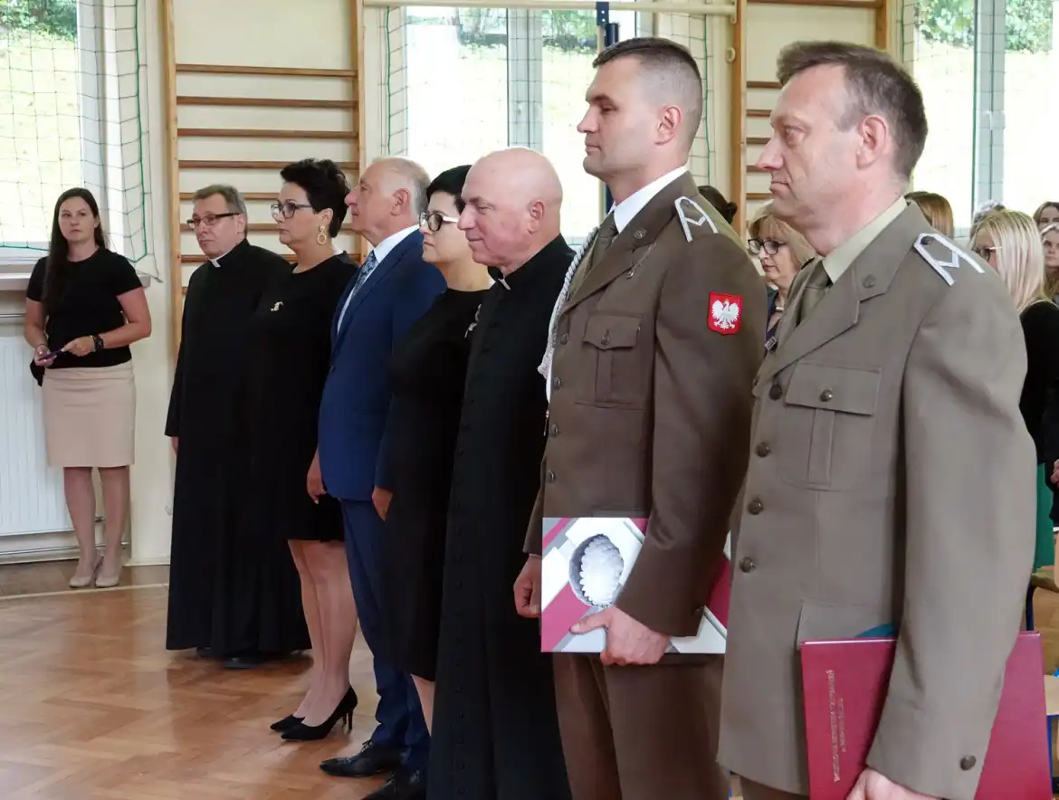 Rok szkolny w szkołach powiatu nowosądeckiego rozpoczęty. Do placówek będzie uczęszczać ponad 3200 uczniów
