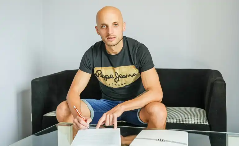 Tomasz Kołbon dołącza do "Biało-Czarnych"