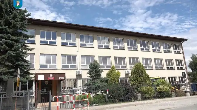 Trwa termomodernizacja Szkoły Podstawowej nr 17 na osiedlu Poręba Mała