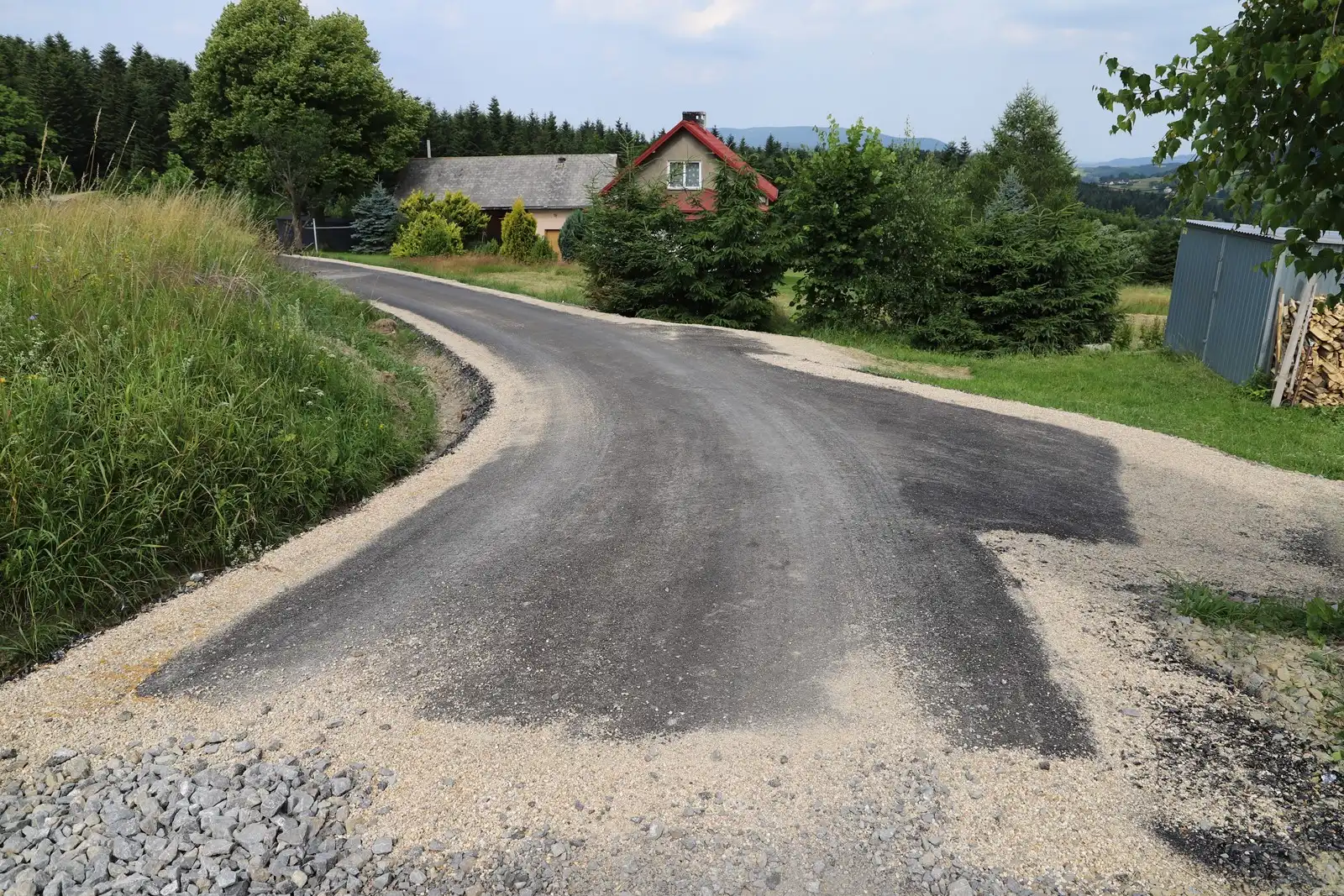 Zakończyły się prace modernizacyjne czterech dróg dojazdowych w Gminie Limanowa