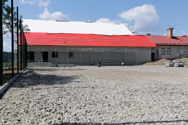 W Janczowej trwają prace nad budową nowej sali gimnastycznej i boiska wielofunkcyjnego