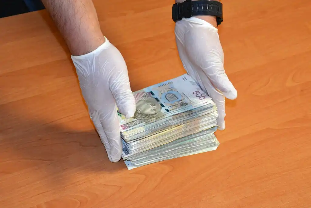 Zatrzymani przestępcy, odzyskane pieniądze. Działania nowosądeckiej policji w 2024 roku