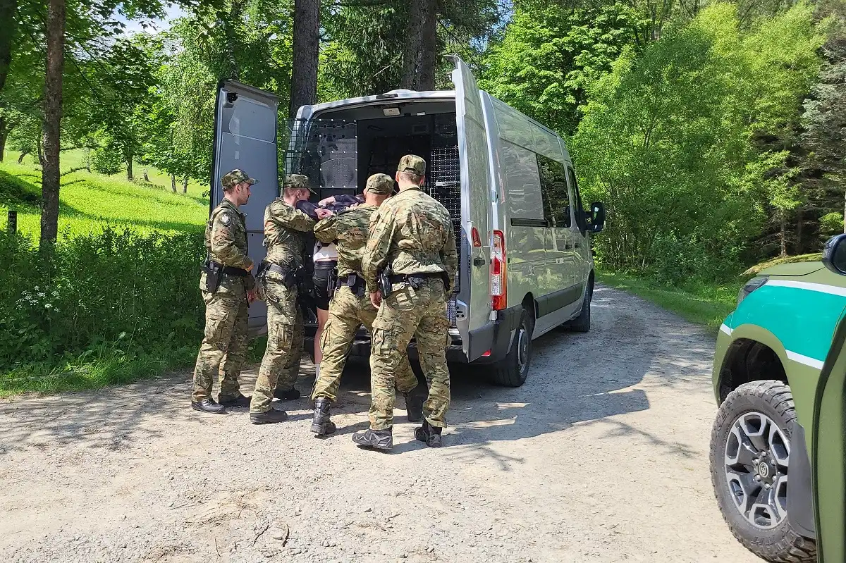 Pościgi, akcja ratunkowa i nielegalni migranci. Dynamiczne szkolenie Straży Granicznej w Beskidzie Niskim