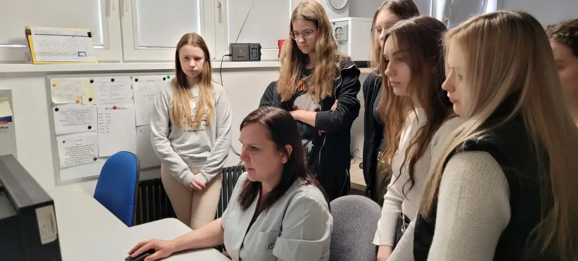 Uczniowie LO w Starym Sączu robili rezonans i USG