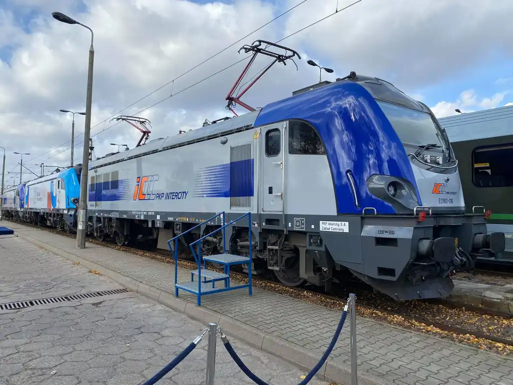 Newag dostarczy PKP Intercity 10 nowoczesnych lokomotyw rozwijających prędkość 200km/h
