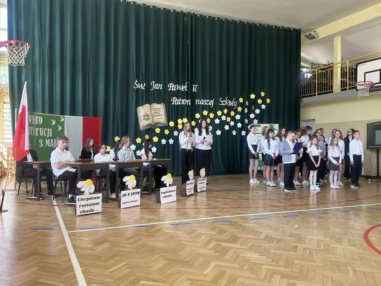 Wzruszające obchody w Kasinie Wielkiej. Święto patrona szkoły