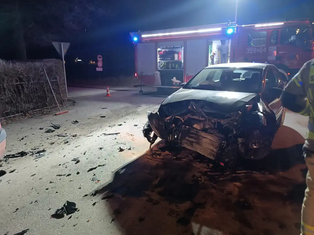 Wypadek w Gołkowicach Górnych. Zderzenie Volkswagena i Renault