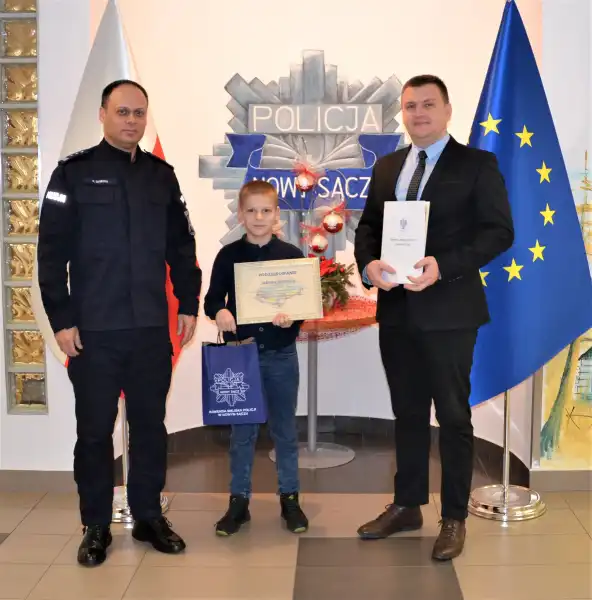9-latek pomógł uratować oszczędności seniorki z Nowego Sącza. Podziękował mu Komendant Policji