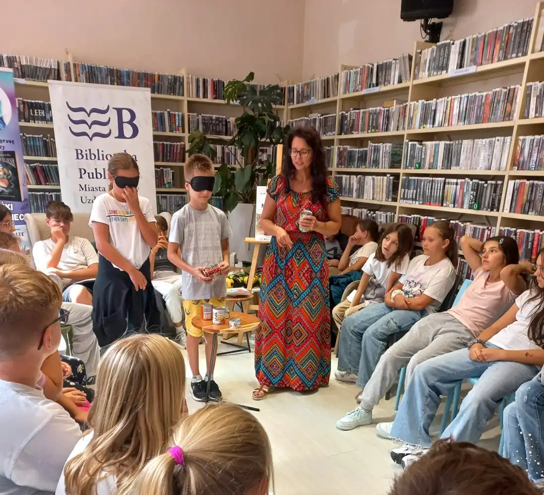 Książki, warsztaty i uśmiechy. Udany projekt „Biblioteka dla każdego, i małego i większego”