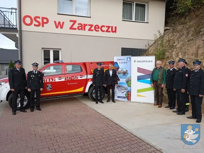 Nowy samochód ratowniczy dla OSP Zarzecze. Wsparcie dla lokalnych strażaków