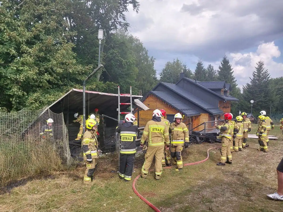 Groźny pożar w Kamiannej. Zagrożone były pobliskie zabudowania