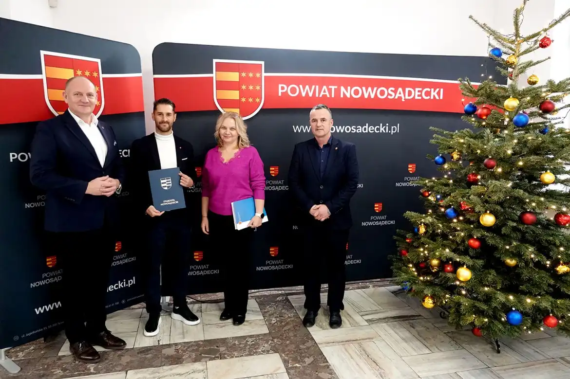 Zespół Szkół Ponadpodstawowych w Nawojowej z nowym nauczycielem mianowanym