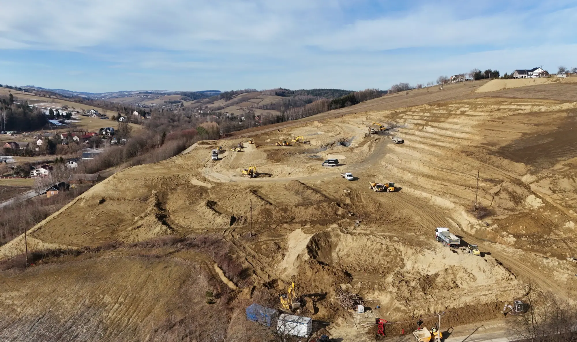 Stadion w Wojnarowej nabiera kształtów, prace przyspieszyła pogoda