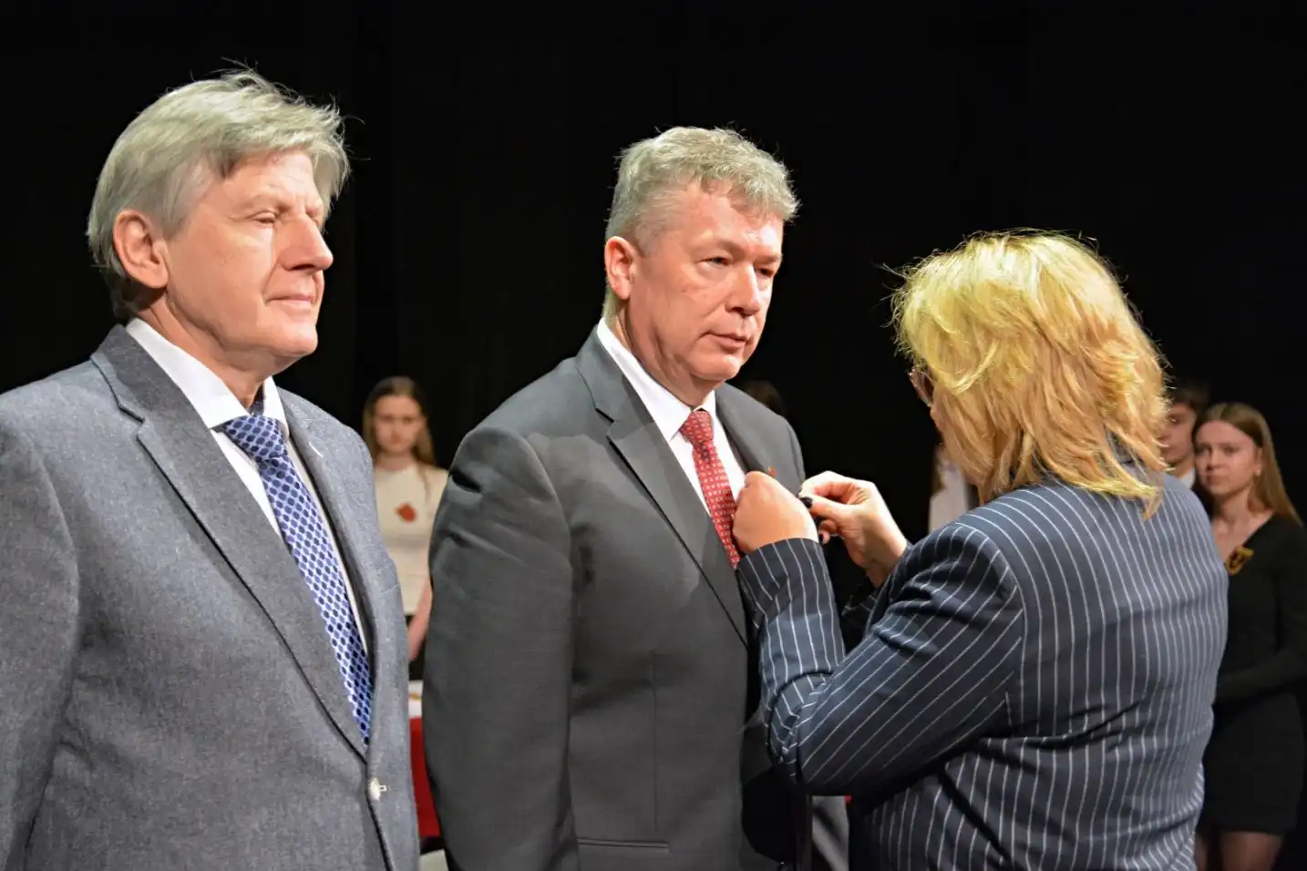 Angażują się w działania na rzecz społeczności lokalnej wzbogacając dorobek regionu. Trzej pedagodzy nagrodzeni Złotymi Krzyżami Małopolski