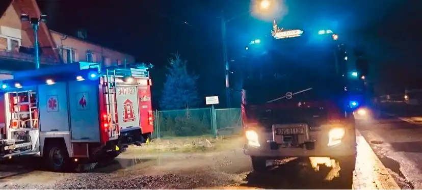 Zapaliła się sadza w kominie. Akcja strażaków w Kąclowej