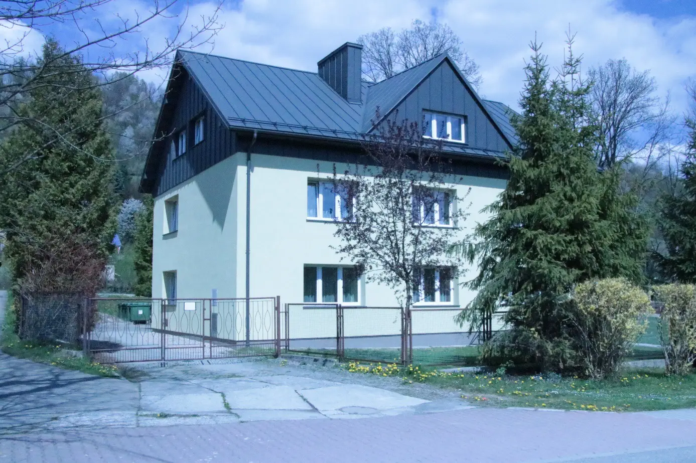 Rozpoczął się remont budynku „Starej Kolonii” przy Domu Wczasów Dziecięcych w Porębie Wielkiej