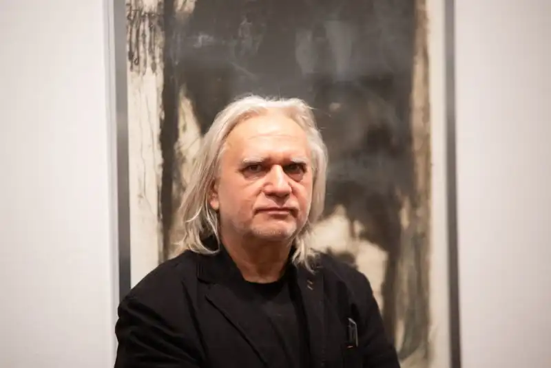 Profesor Andrzej Szarek z medalem "Zasłużony Kulturze Gloria Artis"