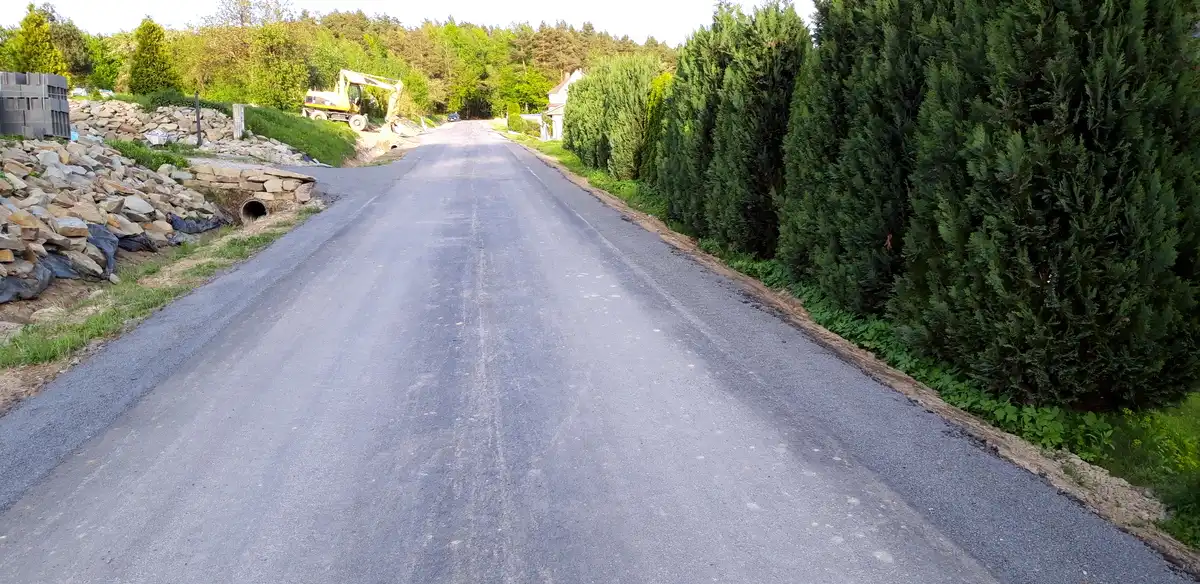 W gminie Łososina Dolna trwają prace budowlane przy trzech drogach powiatowych