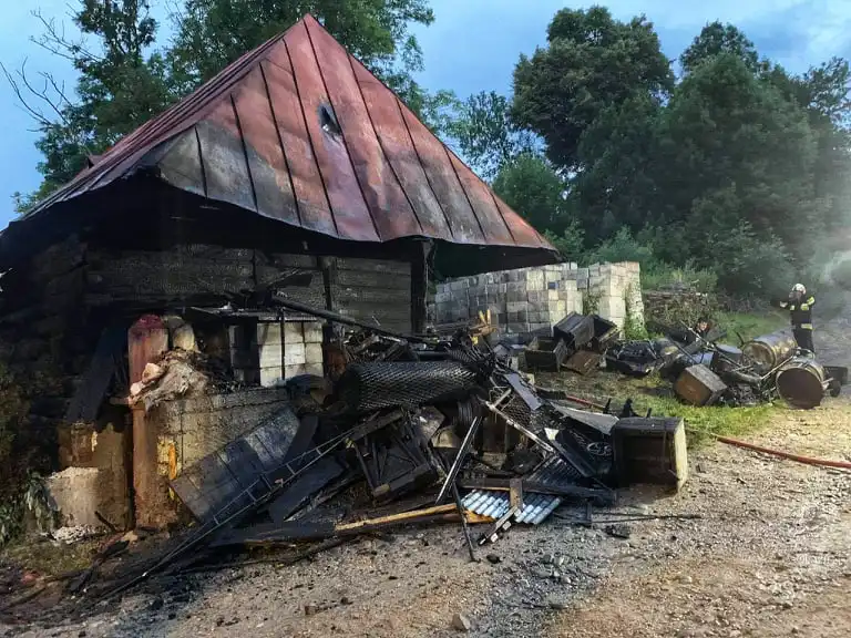 Pożar w Moszczenicy Niżnej. Płonął drewniany spichlerz