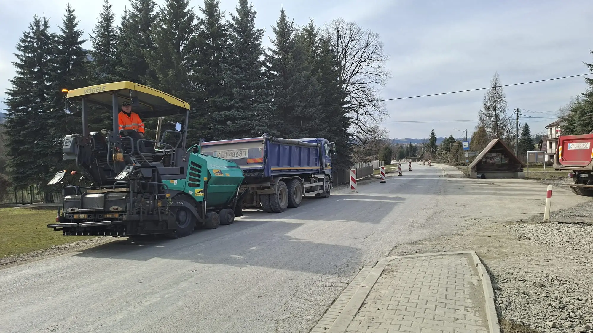Ekipy wróciły na drogi. Trwa sprzątanie i naprawy po zimie