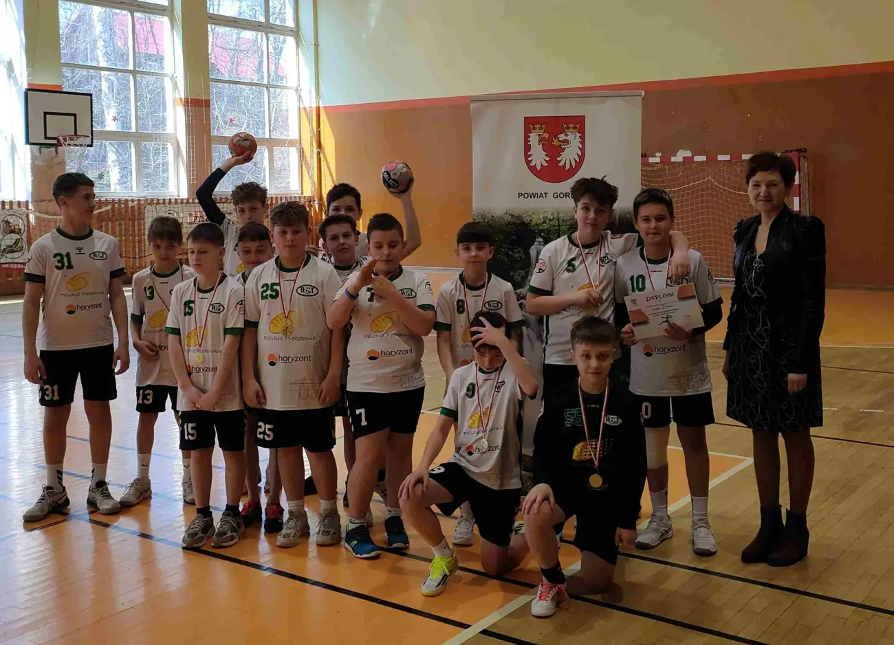 Libusza na szczycie. Młodzi szczypiorniści mistrzami powiatu