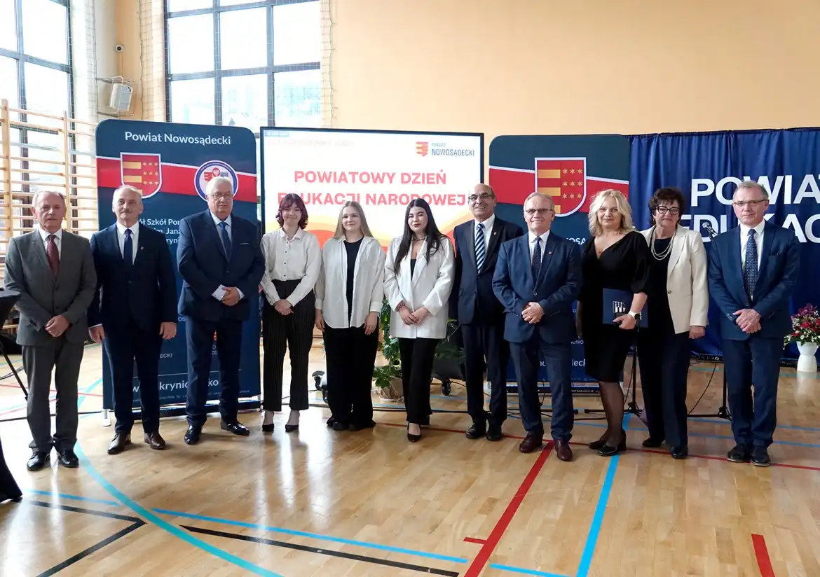 Powiatowy Dzień Edukacji w Krynicy-Zdroju. Uhonorowanie nauczycieli i dyrektorów