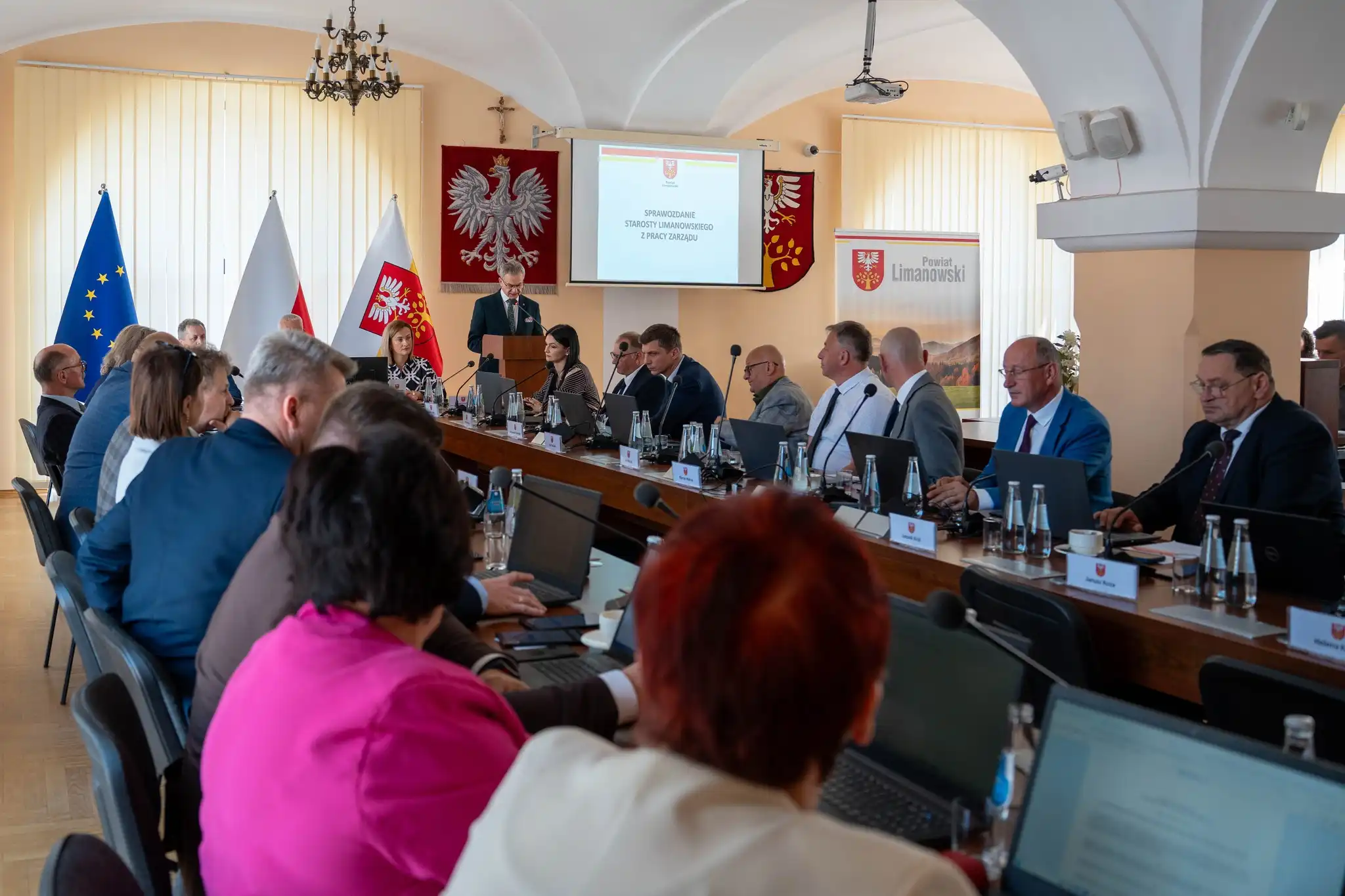 Powiat Limanowski podsumowuje sukcesy. Jednomyślne wotum zaufania i nagrody dla lokalnych talentów