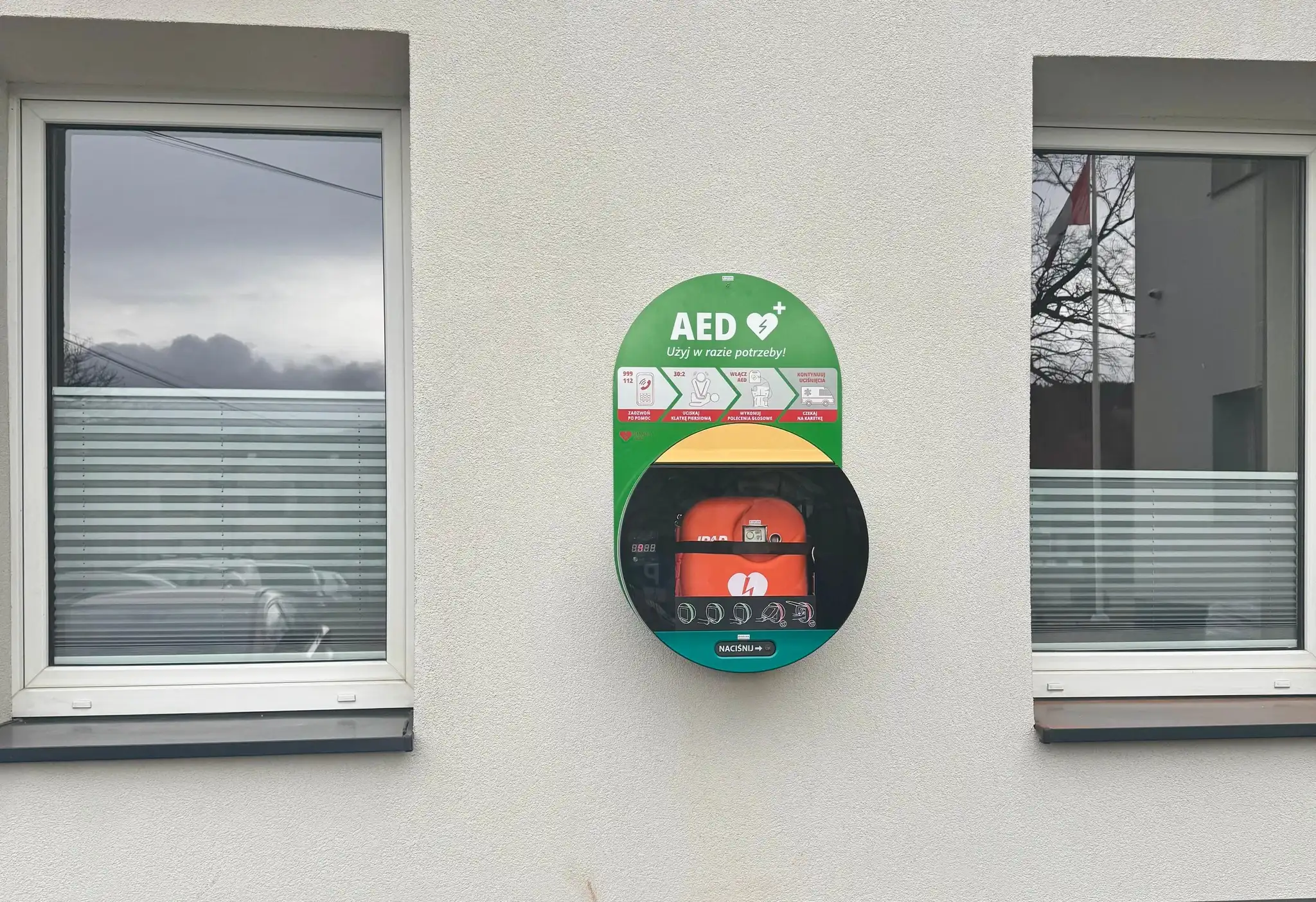 Nowy defibrylator AED w Łabowej. Bezpieczeństwo na wyciągnięcie ręki