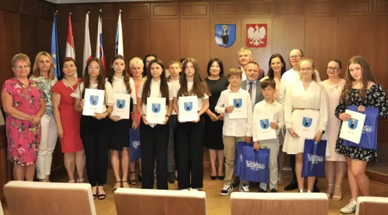 Burmistrz Starego Sącza nagrodził finalistów i laureatów ze starosądeckich szkół