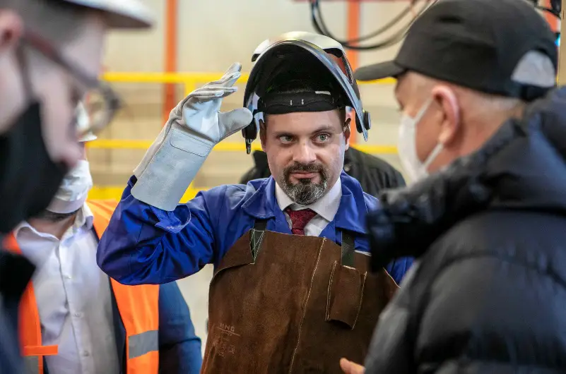Newag rozpoczął produkcję 21 nowoczesnych pojazdów dla warszawskiej Szybkiej Kolei Miejskiej