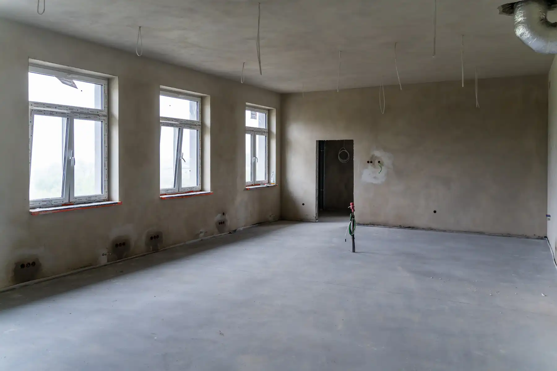 Rok od symbolicznego wbicia łopaty pod budowę nowej szkoły w Gródku. Postęp prac jest imponujący