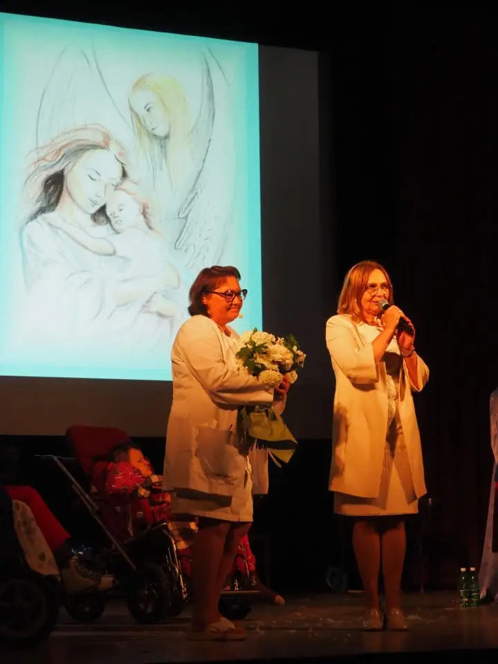 Łzy wzruszenia i owacje na stojąco. Wyjątkowy spektakl „Matki” w Bieczu