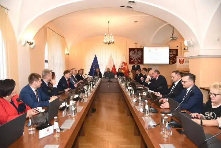 VIII sesja Rady Powiatu Limanowskiego. Inwestycje w zabytki i nowe powołania
